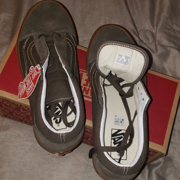 Vans - Picture 6 of 6